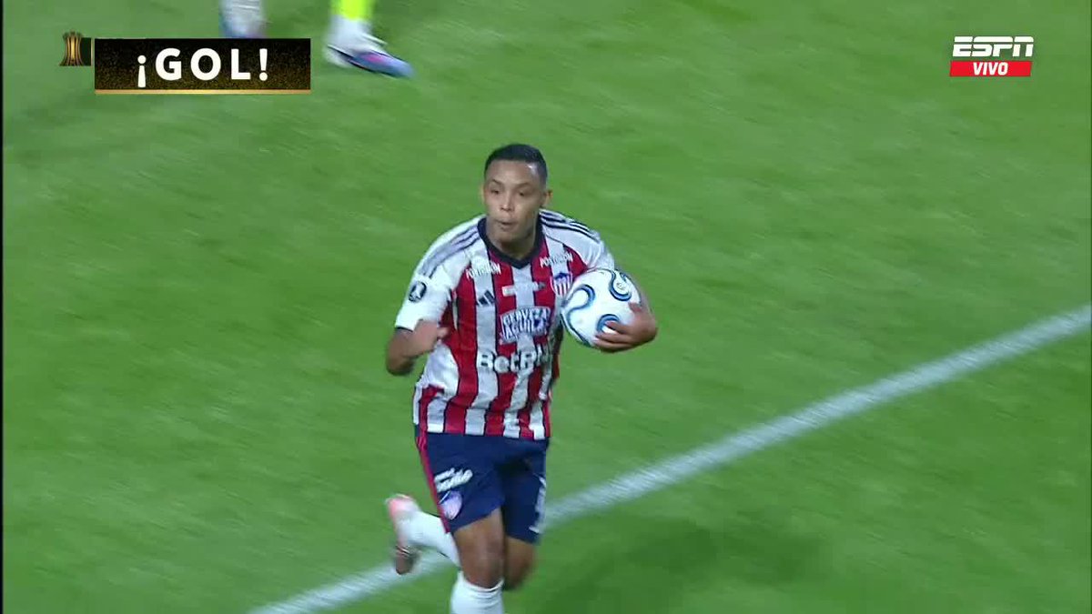 Tiene que terminar un CENTRAL de extremo porque el malparido de Arias quiere jugar con 5 defensas.
