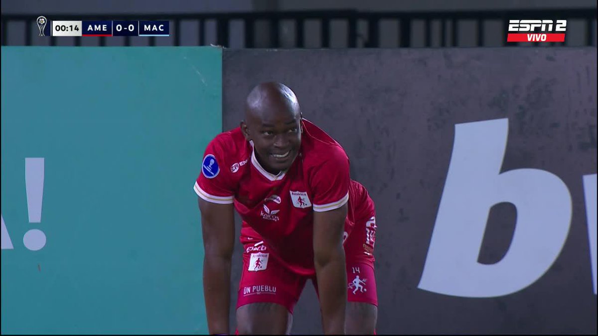 ella: hoy iré a verte jugar, dedícame muchos goles yo: