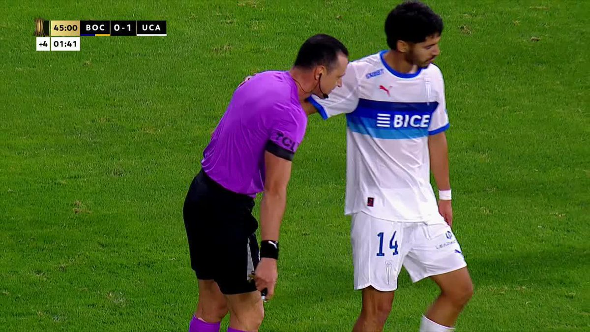 🙏🔥 ASÍ WILMAR ROLDÁN LE INCLINA LA CANCHA A LOS CHILENOS❗️ ⚽️ Paredes quiso jugar rápido con Zeballos, pero se le fue larga ❌ 🔙 El árbitro entonces decidió que Boca debía sacar de nuevo, para que no se le fuera en un segundo intento. Mira: 👇