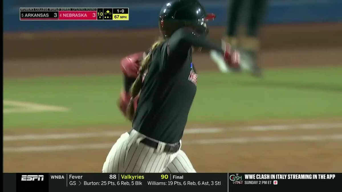 HUSKERS WALK IT OFF IN THE 10TH INNING IN THE #WCWS 💥 Nebraska Softball