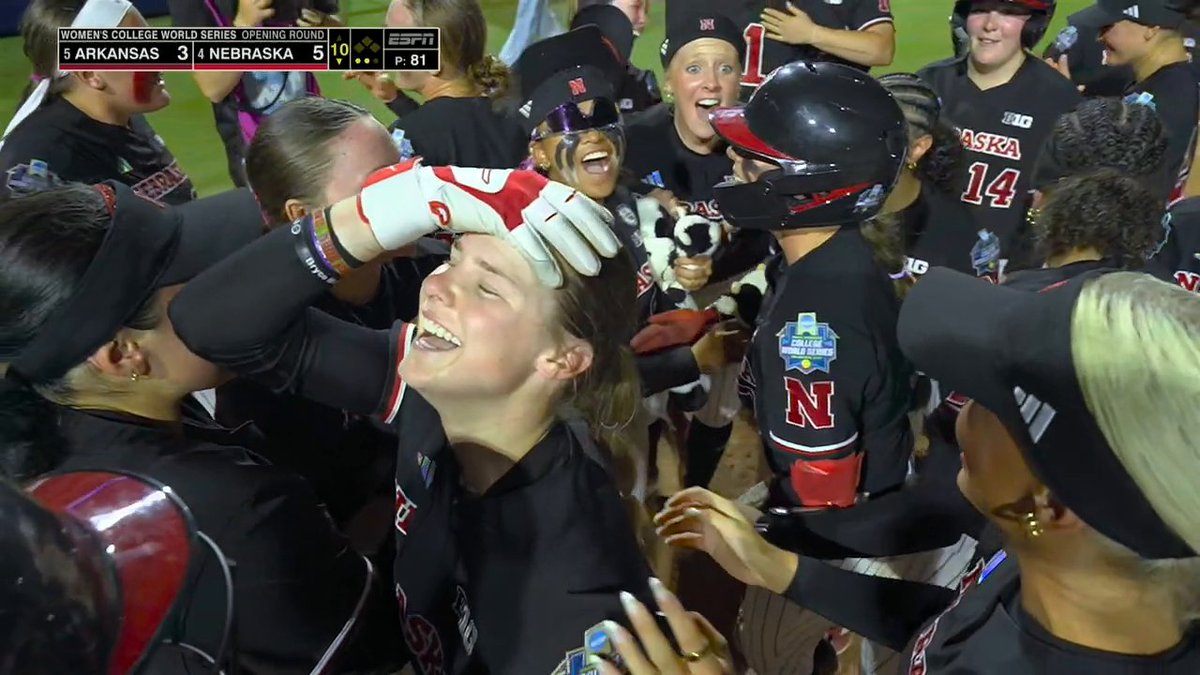 NEBRASKA WALKS IT OFF IN THE 10TH INNING AT THE WCWS 🔥 It's the Huskers' first WCWS win since 2002!