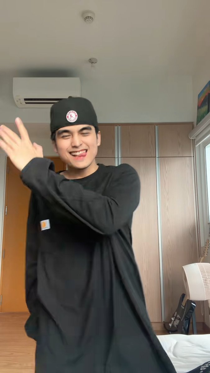 TikTok muna bago maging delivery boi! 😉🕺 📷: #WillAshley via TikTok