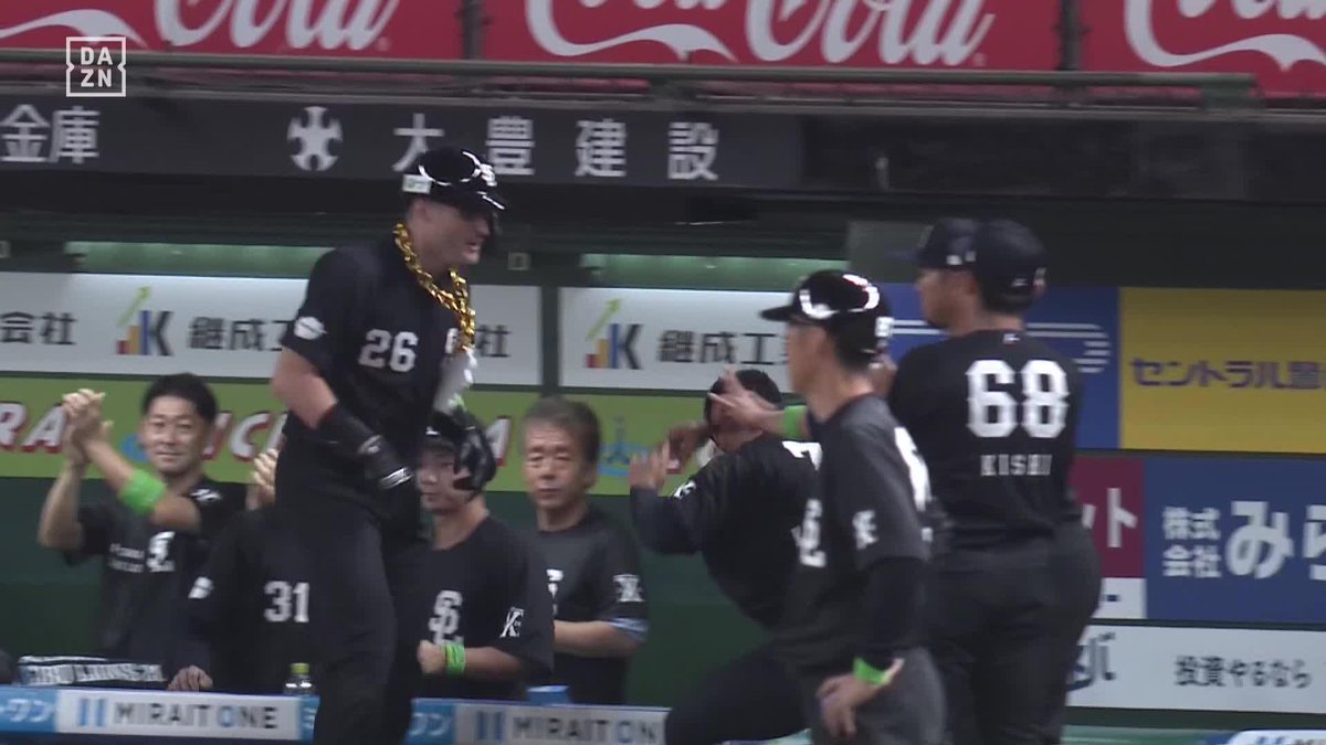 Happy Birthday to Me ネビンが自ら誕生日に華を添える 来日初のバースデーアーチ🎂 ⚾️西武×DeNA #seibulions #だったらDAZN