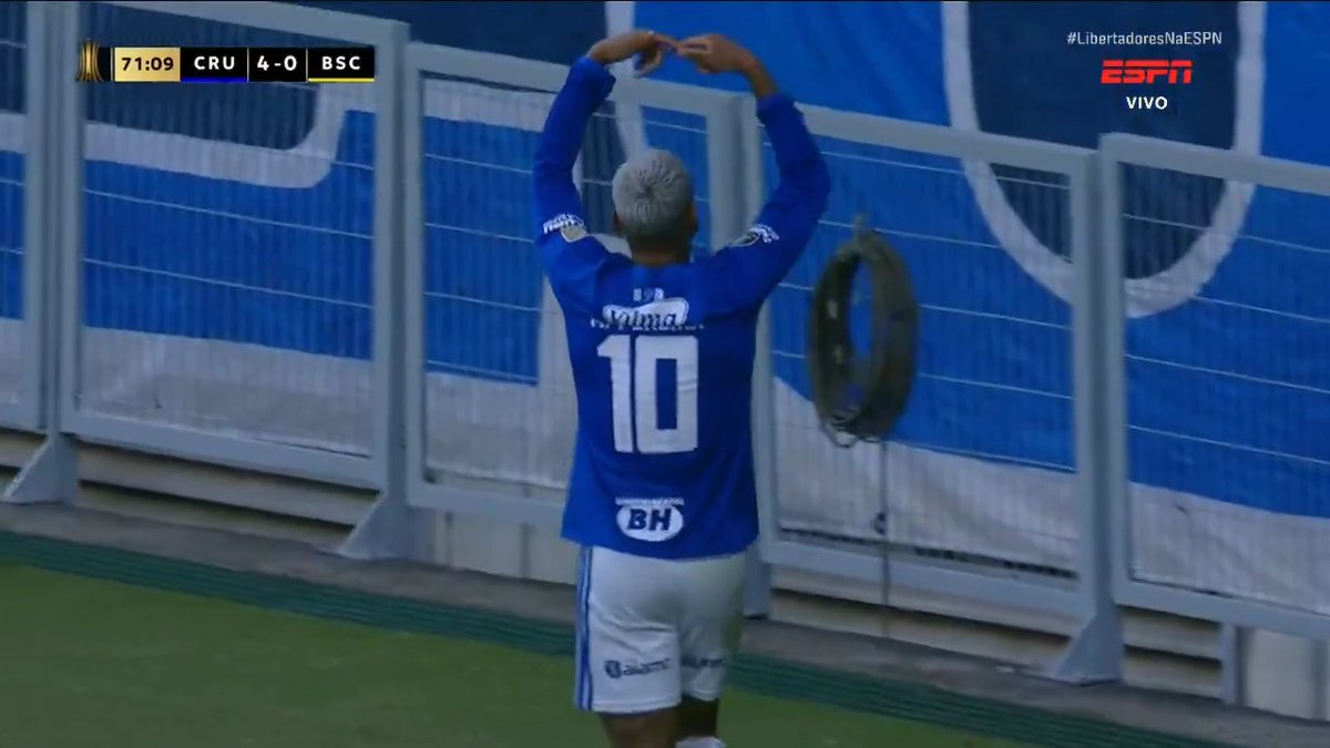 Com gol antológico de Matheus Pereira, Cruzeiro goleia o Barcelona-EQU no Mineirão em festa e vai às oitavas da Libertadores