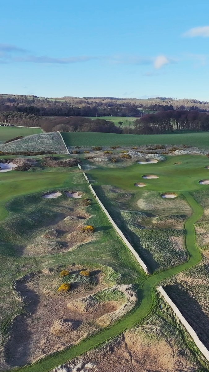 There's a 300-year-old stone wall running through the 17th here at Dumbarnie. Clive Clark didn't remove it. He built a hole around it. What's your shot? Black 358y | Blue 316y | White 293 | Red 266y