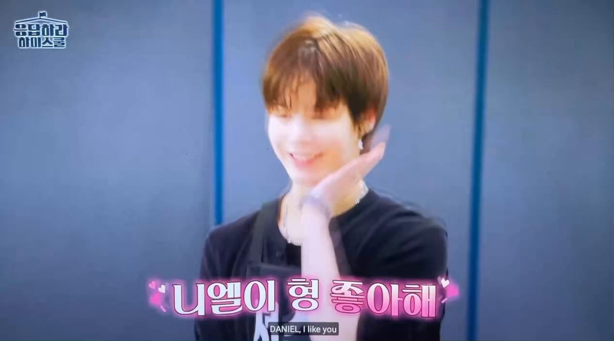 justin did aegyo for daniel so the 90s class could perform last and since he’s so good at it he really gave it his all. and daniel was totally satisfied with his aegyo I’M NOT OKAY 😭