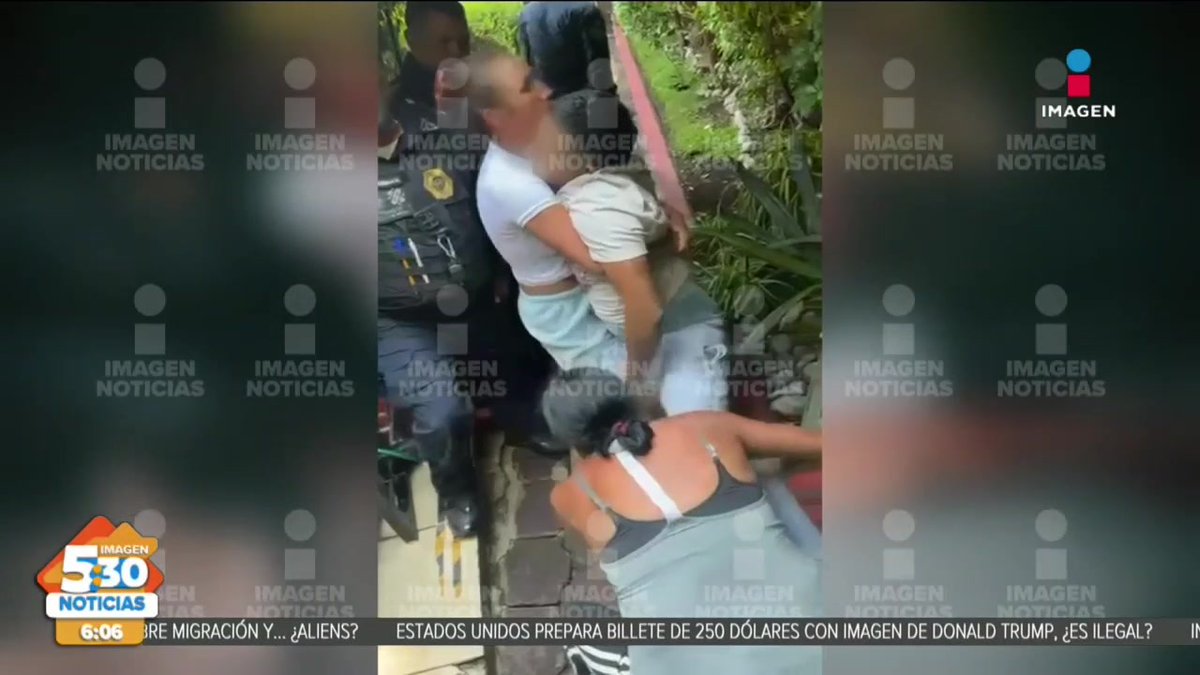 Familiares y vecinos de Kevin Martínez de 25 años corretearon y retuvieron a un policía capitalino a quien acusaron de arrebatarle la vida con una llave china en la colonia Peñón de los Baños, #CDMX. #NoticiasImagen #ImagenNoticias530 con MARLENE 🦋 Nuria GiL Brisseida Moya