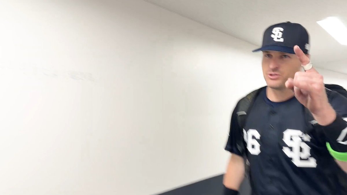 / #交流戦 ベルーナドーム初戦! 勝利のハイタッチ気分! \ 打線がつながり、ホームでも #打破 ! バースデーアーチを放った #ネビン 選手へのお祝いも! ▼動画全容はこちら #seibulions #打破 #圧倒的至近距離