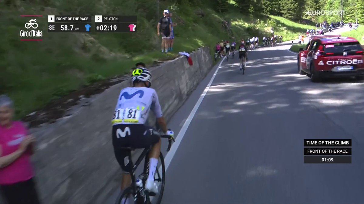 ❌ Se queda Enric Mas: el corredor español se corta de la fuga en el Passo Giau #GirodItalia