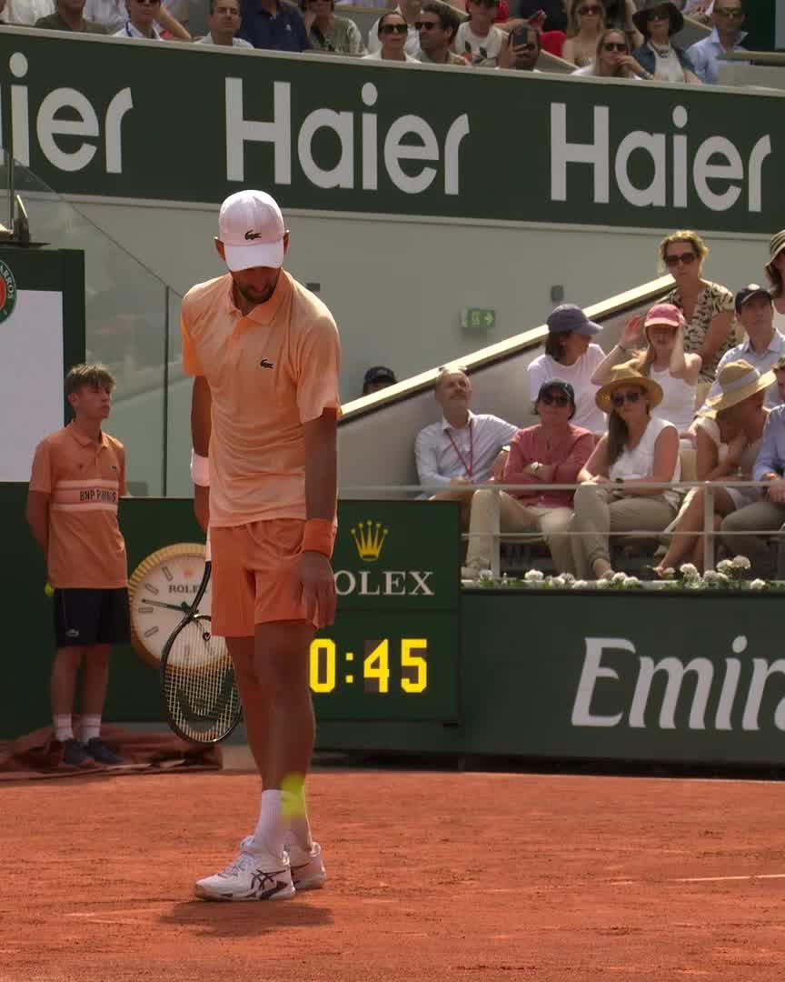 A classic Nole dropshot to take the first set 🤌 #RolandGarros