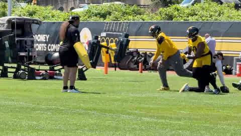 Yahya Black likely playing more nose this year, his drills in #Steelers OTA