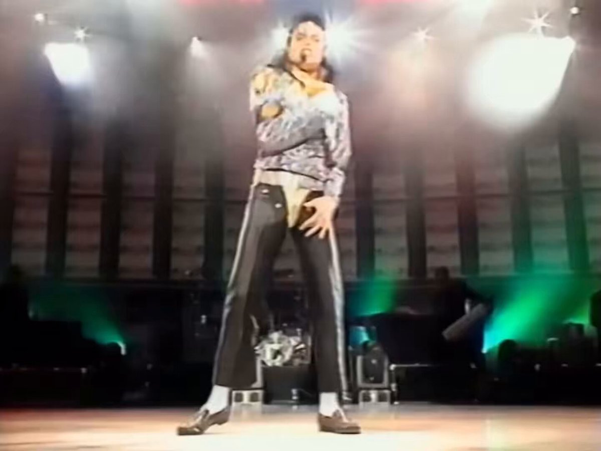 I love this move so bad, especially when he does it with the sign of the cross. he really said divinity in motion!