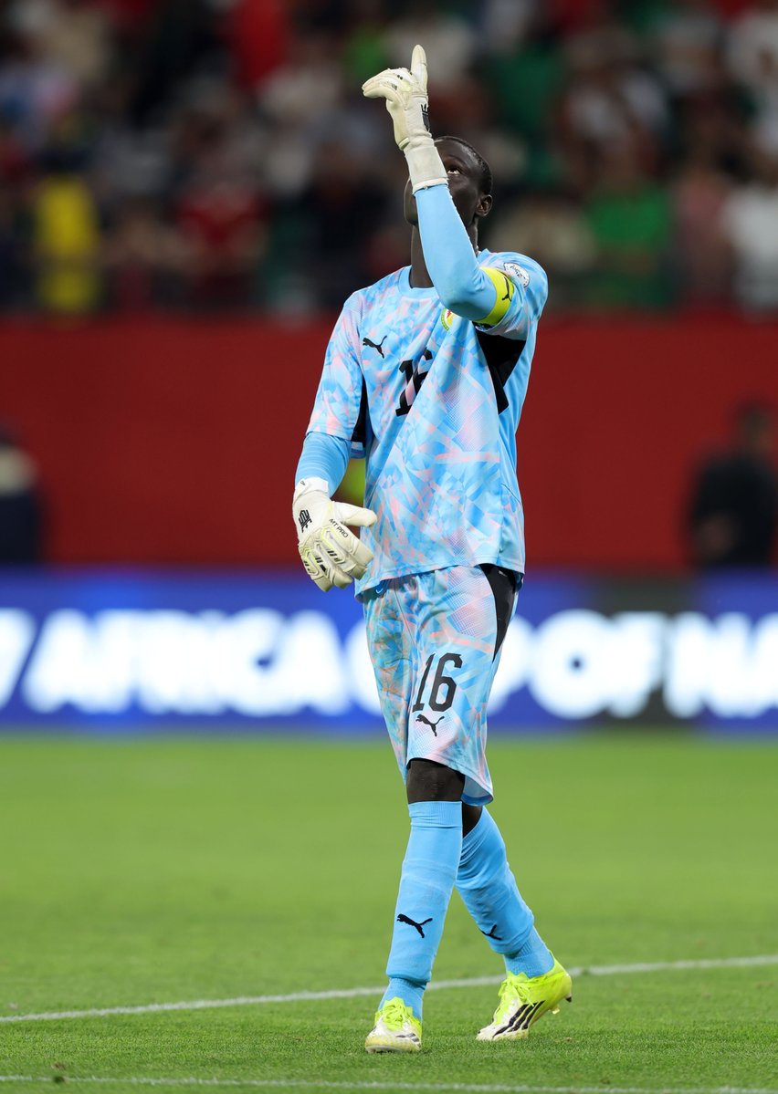 The penalty shootout somehow turned into The Assane Sarr Show. 🧤😮‍💨 #TotalEnergiesAFCONU17