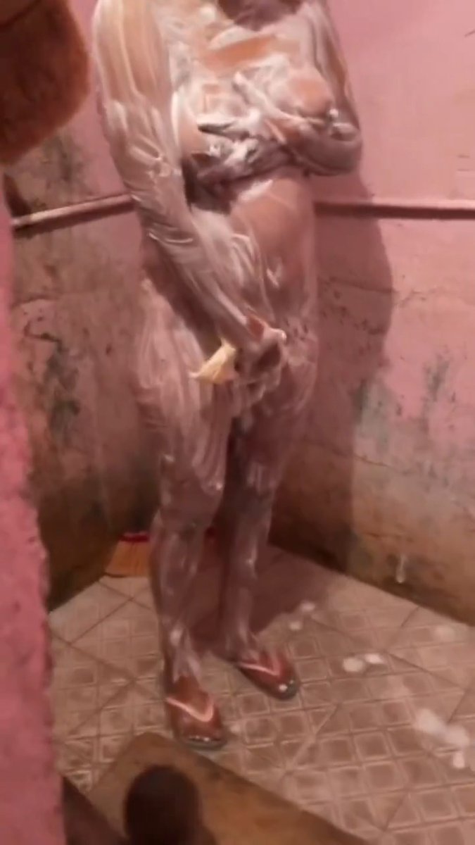 Sua namorada foi visitar a avó no interior Chegando lá, encontrou o primo que não via desde a infância Só que ele não imaginava q ela tinha crescido tanto e tbm q era tão safada 😏