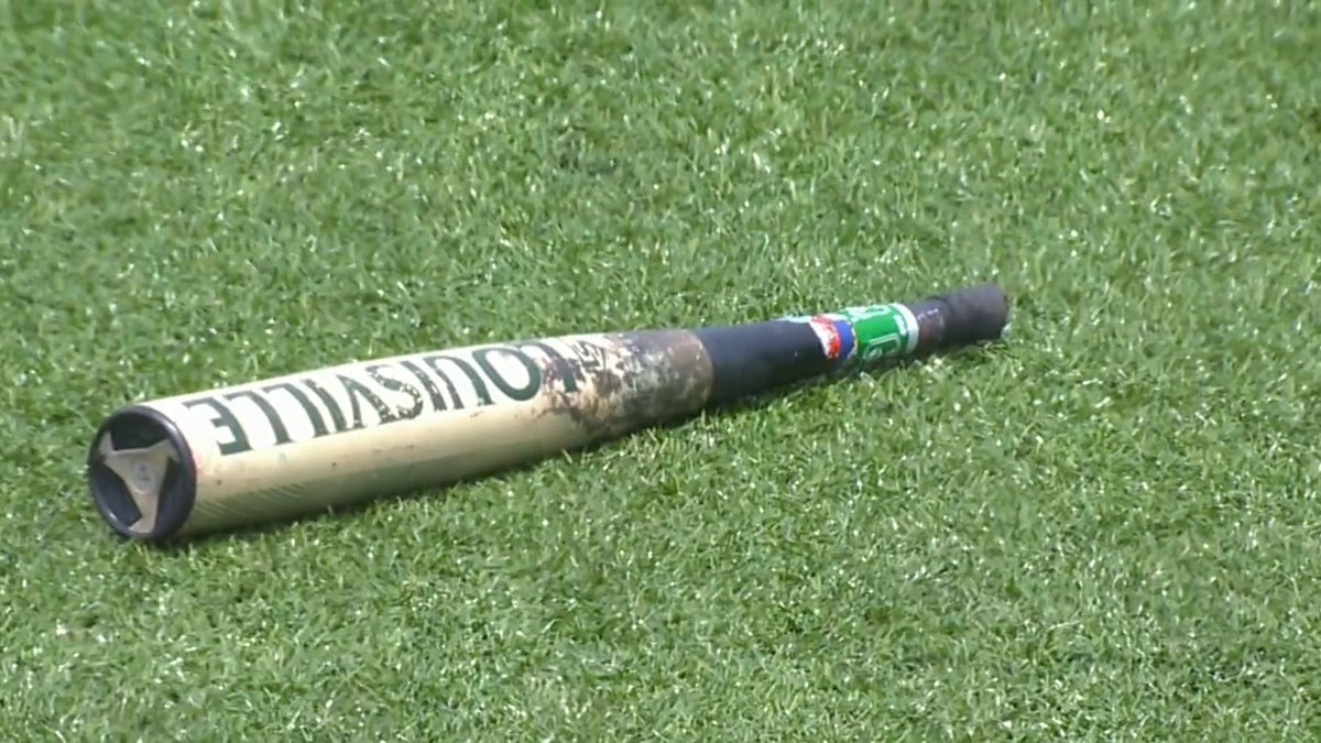 The bat broke?! 😳
