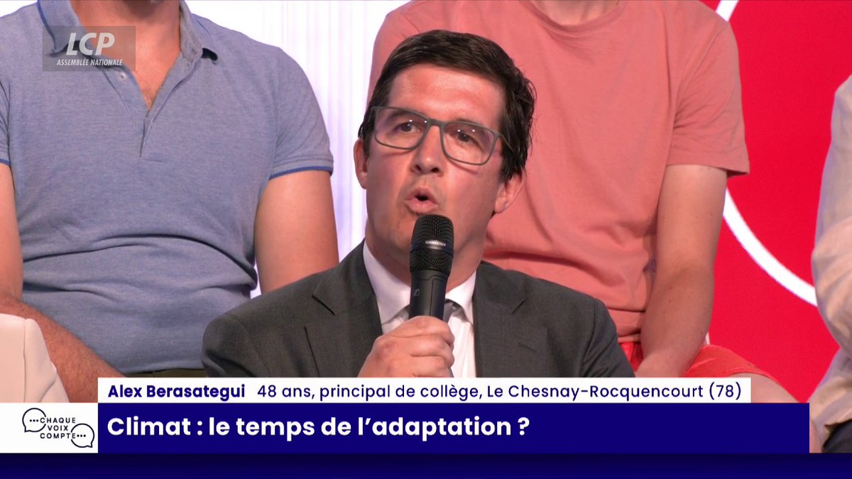 Canicule : "À force de faire des adaptations à la petite semaine, est-ce que l'on fera bientôt passer le brevet et le bac en pleine nuit ?", ironise Alex, chef d'établissement d'un collège, qui dénonce "les bouilloires thermiques". #ChaqueVoix