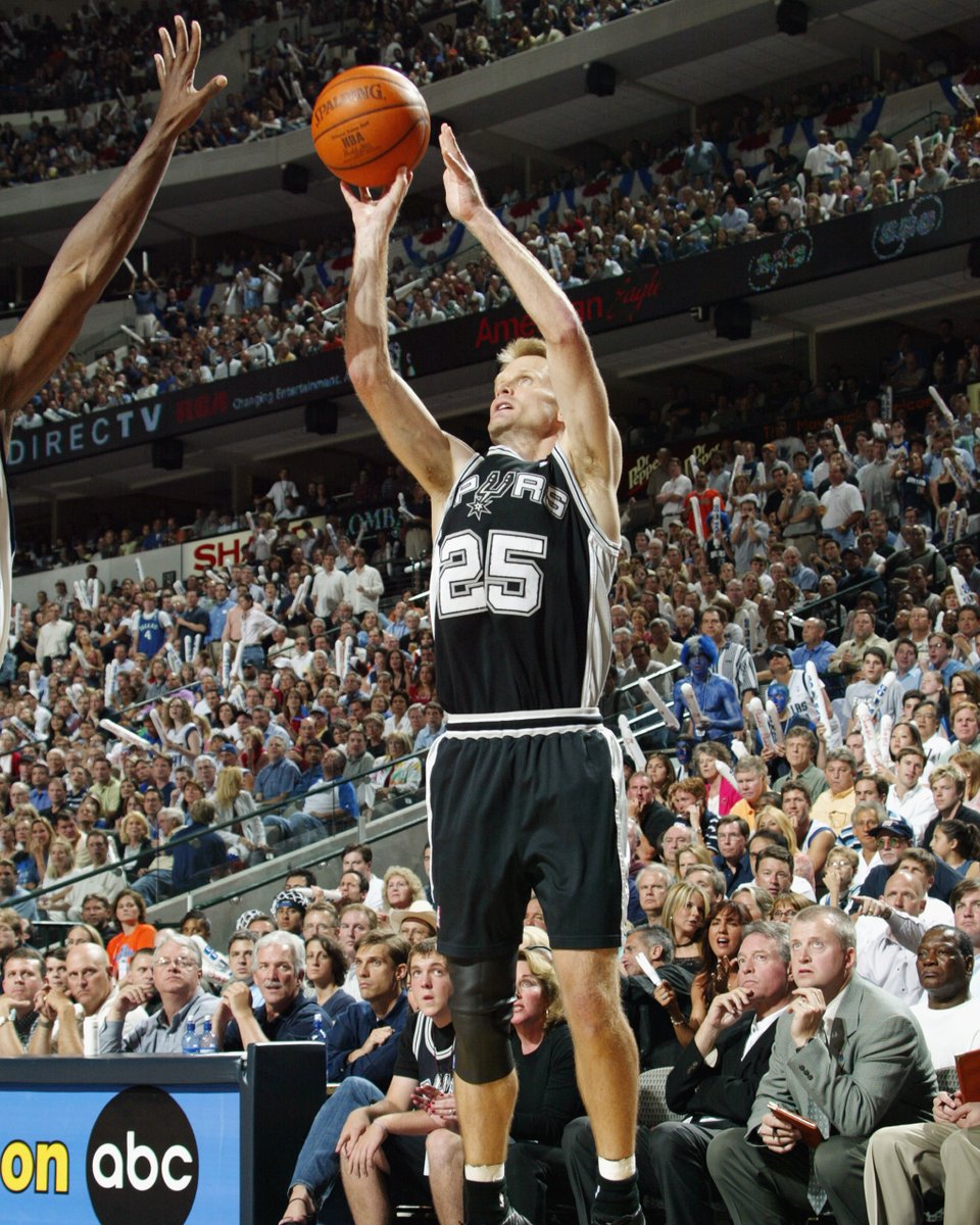 Se cumplen 23 años del Game 6 de las Finales de Conferencia ante Dallas. Los Spurs entraron al último cuarto perdiendo por 13 puntos, para luego meter un parcial de 34-9 en el 4Q, y en la casa del rival. THE STEVE KERR GAME. Mucha mística.