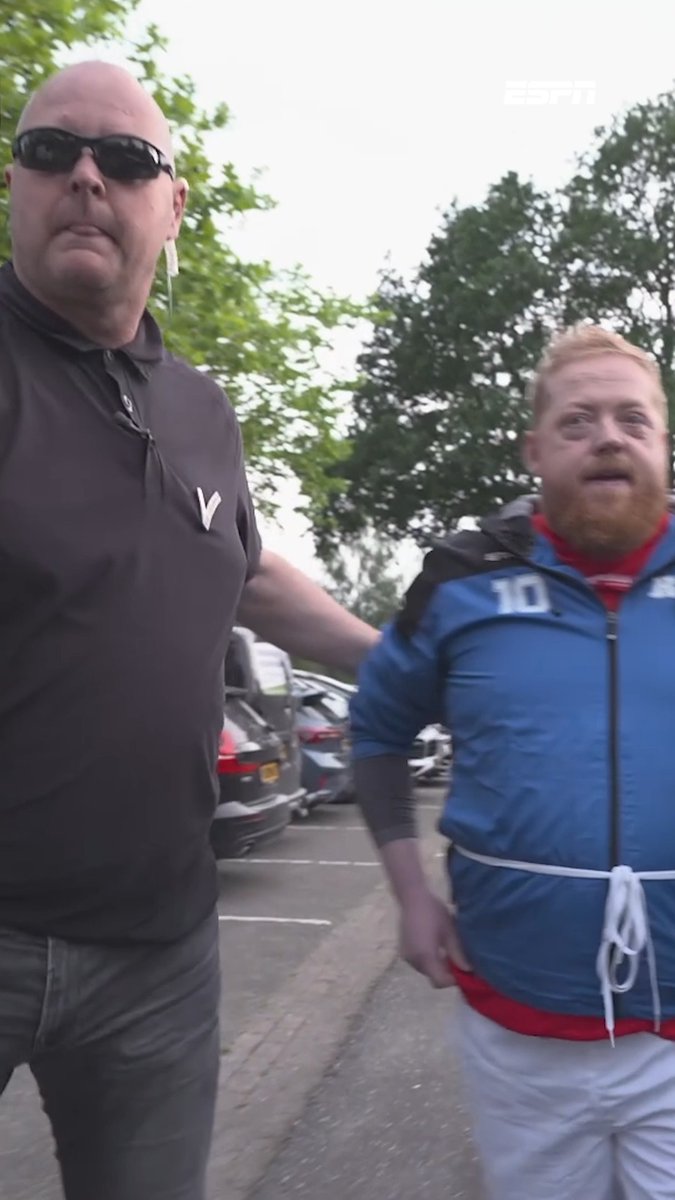 "๐ณ๐๐๐ ๐ฐ๐ ๐ณ๐๐๐..." ๐ถ Niemand minder dan Jankees '๐๐๐ซ๐๐๐จ๐ง๐' van den Berg op sportpark De Meer ๐ #WVJL