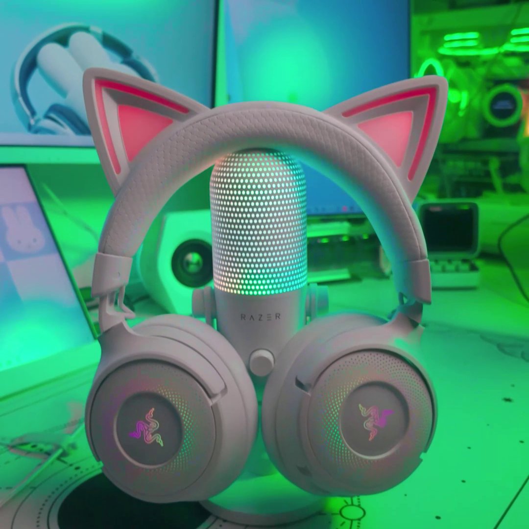Through Myuunyan's lens, the Razer Kraken Kitty V3 Pro and Razer Seiren V3 Chroma come together as a creator combo made to help you look and sound your best on stream. Because when your headset carries the look, your mic should keep up with the moment. Build your creator setup: