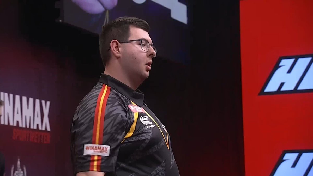 BRILLIANT BIALECKI! 🇵🇱 Sebastian Bialecki rattles off five consecutive legs from 3-1 down to dispatch James Hurrell with an average of almost 101! Big win for the Polish number two! 🙌 📺 #ET8 | R1