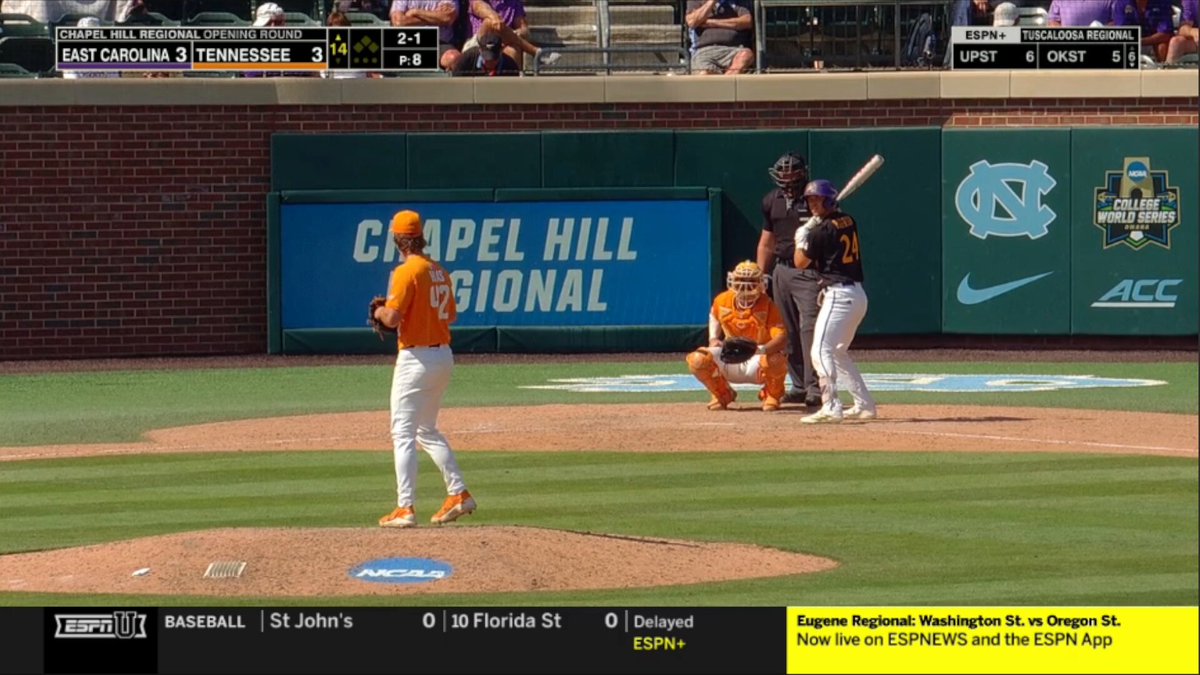 WALKER BARRON. East Carolina retakes the lead in the 14th 🔥🔥🔥