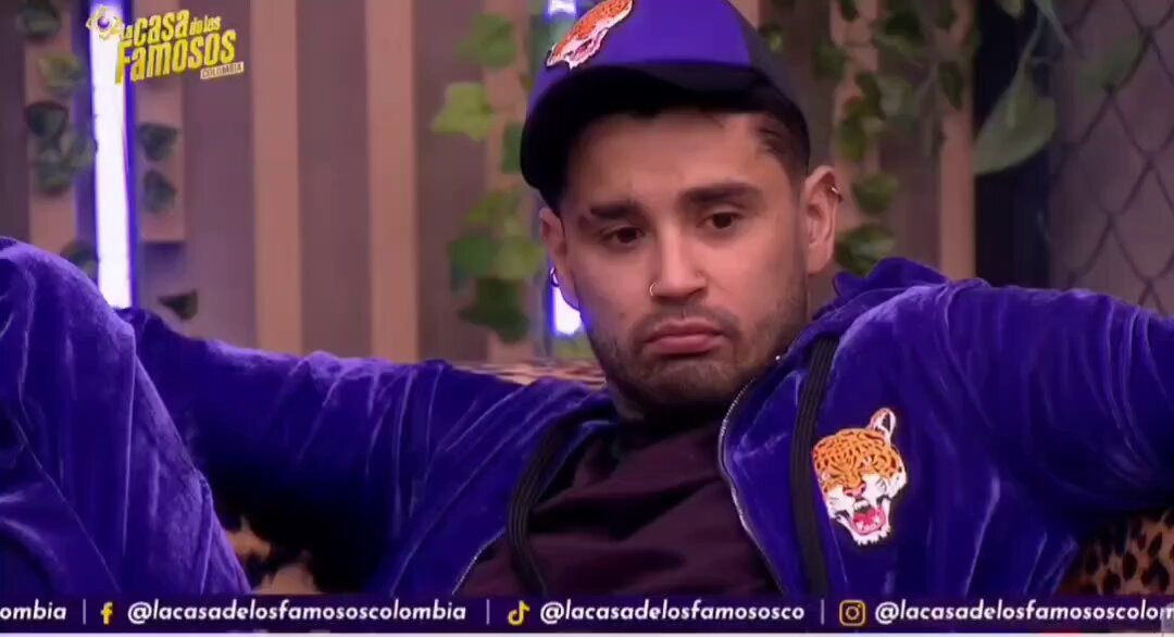 Es la hora y me sigo preguntando cómo dejaron que este tipo llegara a la final Ni siquiera el día de la final pudo poner una mejor cara. Es un asco #LaCasaDeLosFamososCol3