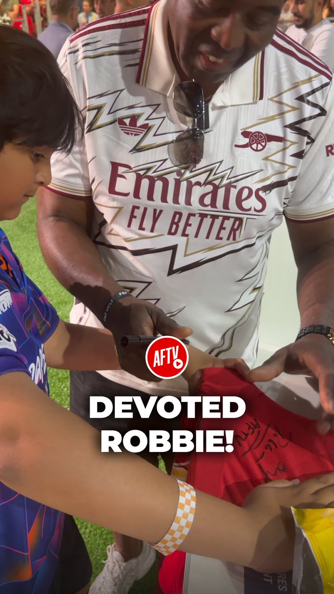 Robbie With Fan In The Stadium 🖊 #AFTVBudapest