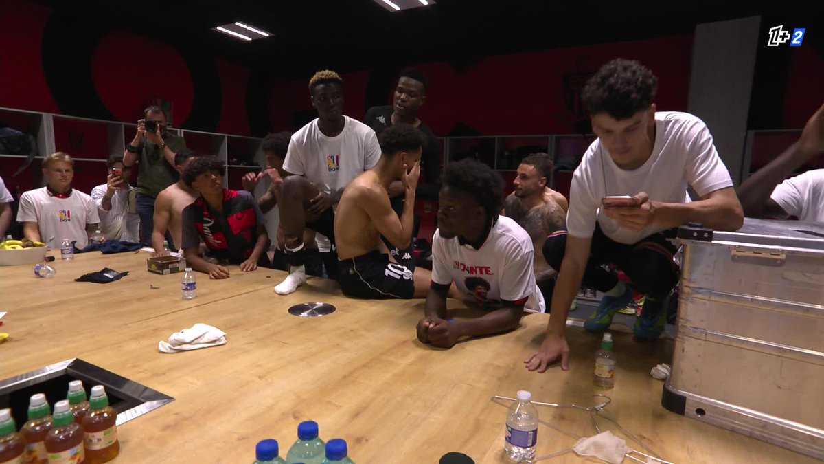 LA JOIE DES NIÇOIS DANS LES VESTIAIRES APRÈS S’ÊTRE MAINTENUS EN LIGUE 1. 😍 🎥 L1+