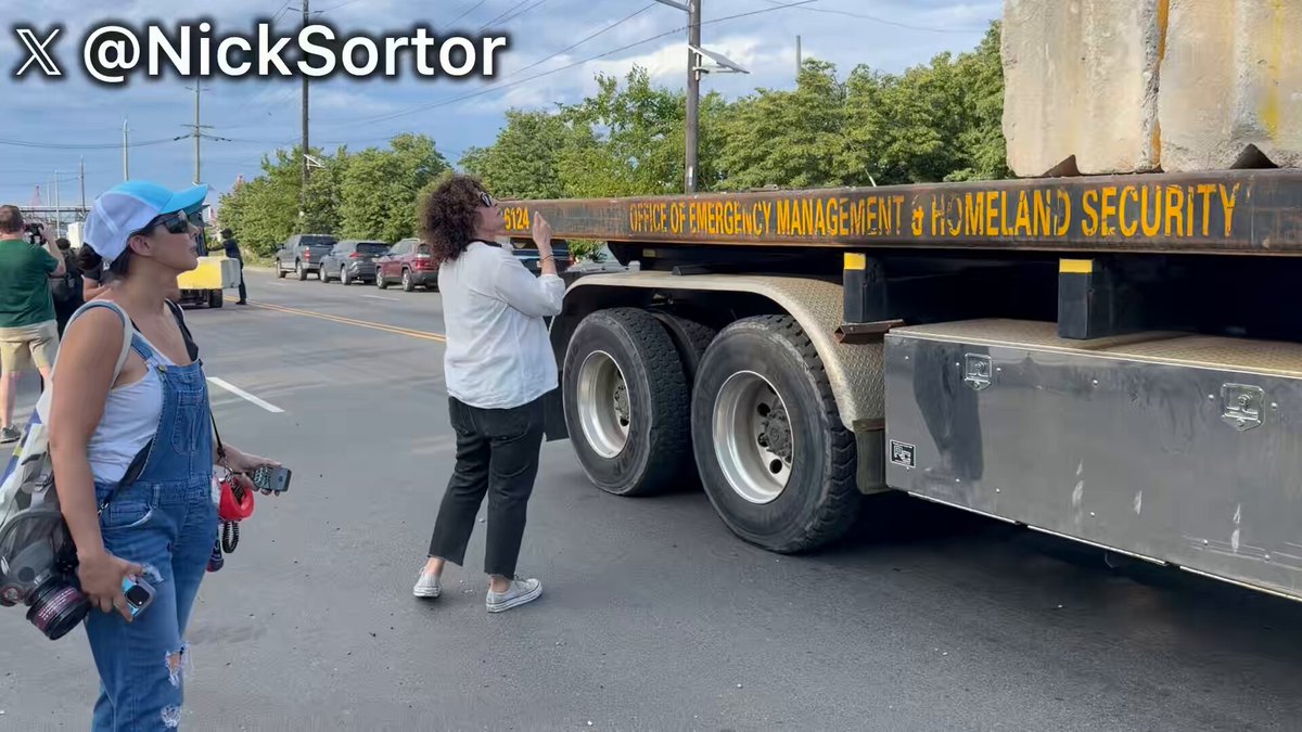 🚨 NOW: White leftist rioter goes on a RACIST TIRADE against MULTIPLE black Newark city workers who are setting up barricades at ICE Newark, calling them “SLAVES” The left ONCE AGAIN shows they DISCARD black people as soon as they not useful to them “You are the WRONG COLOR!” “You’re nothing but a PIECE OF SHlT RACE TRAITOR!” “You do NOT have to be a f—king SLAVE to the master of white supremacy.” Luckily, one of the city employees laughed it off, and is in good spirits. 🇺🇸