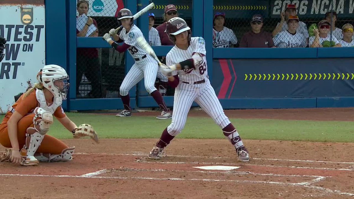 THE FIRST EXTRA BASE HIT AT THE WCWS FOR MISSISSIPPI STATE 🙌