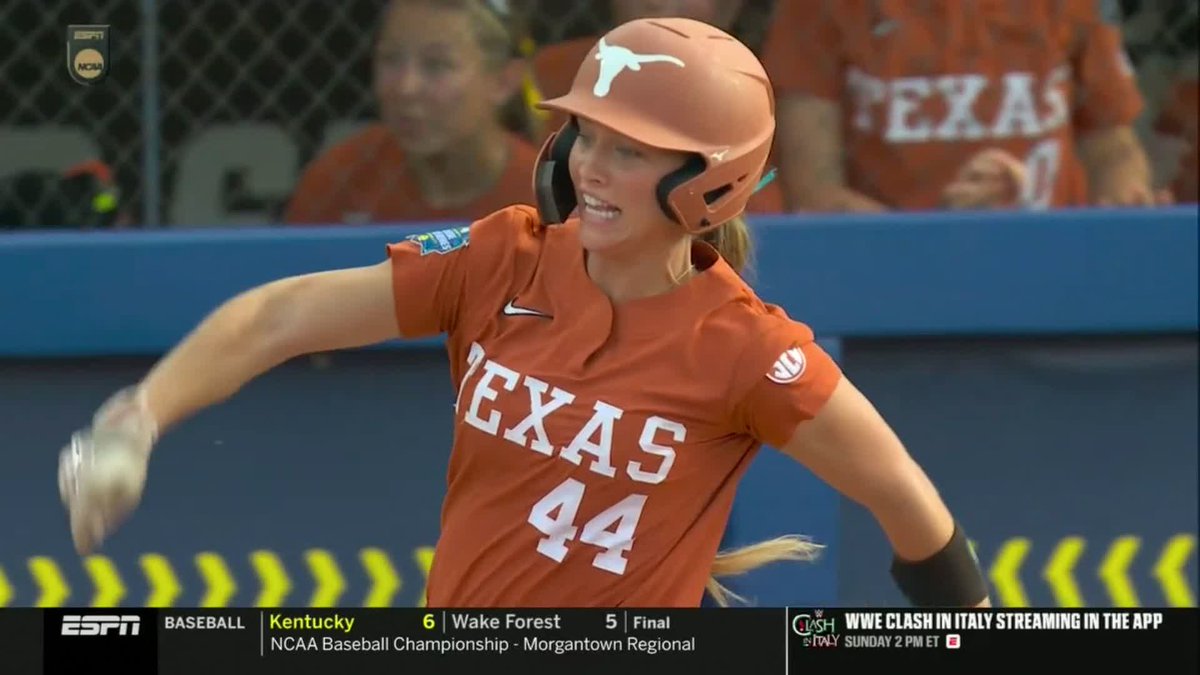 Kaiah Altmeyer's first home run of the season on the biggest stage 👏 #WCWS x 🎥 ESPN / Texas Softball