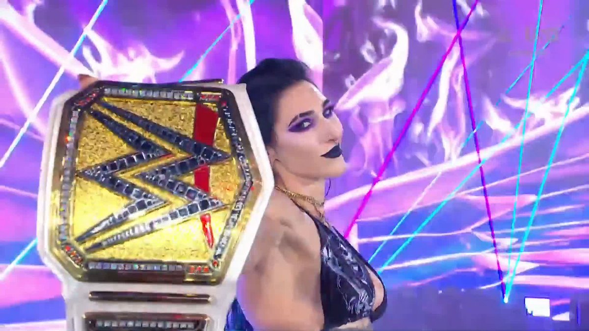 Barcelona loves Mami! 🙌 WWE Women's Champion RheaRipley_WWE has arrived!!