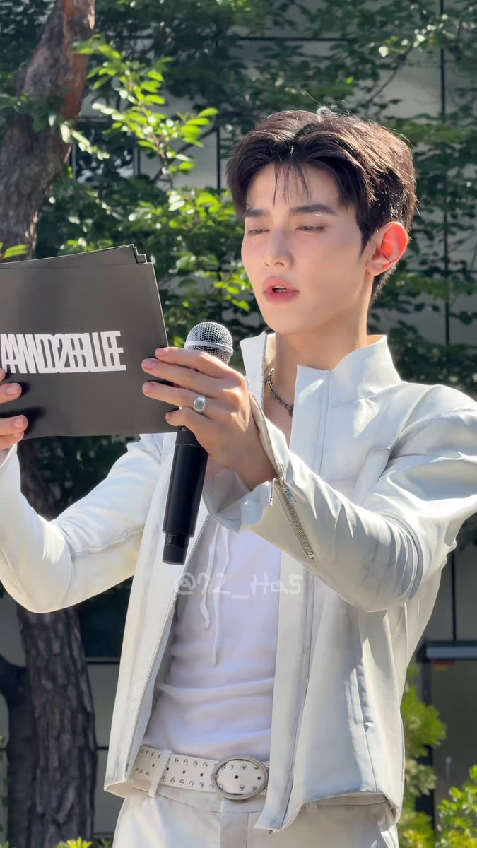 🎻 (a pronunciation mistake*) Oh, I'm so sorry!!! ㅠㅠㅠ 🎻 I only slept for 1 hour yesterday and my mental state is really weird right now ㅠㅠ y'all need to LOCK IN with the streaming and voting, we can't have them overworked for nothing 😭
