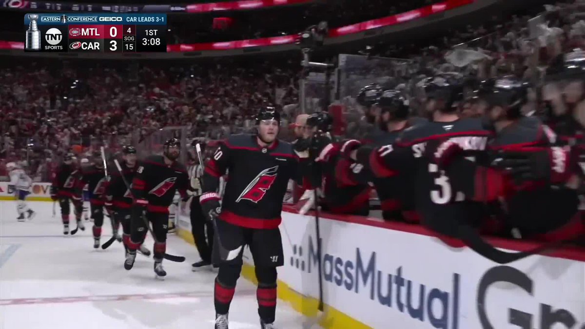 ROBINSON ON THE BREAKAWAY AND THE CANES ARE RUNNING AWAY WITH IT EARLY 😱🚨