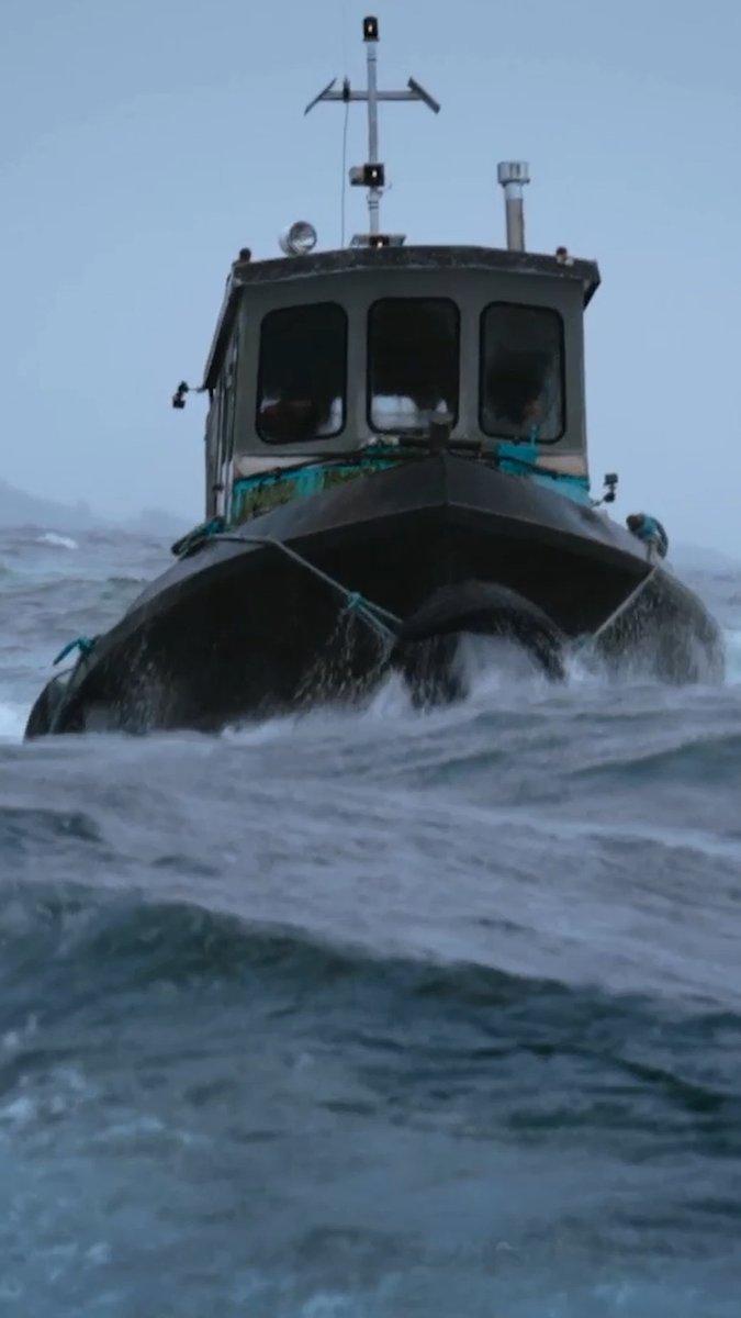 A dangerous tugboat rescue turns into a nightmare at sea 🌊 A new #TheLastWoodsmen starts now.