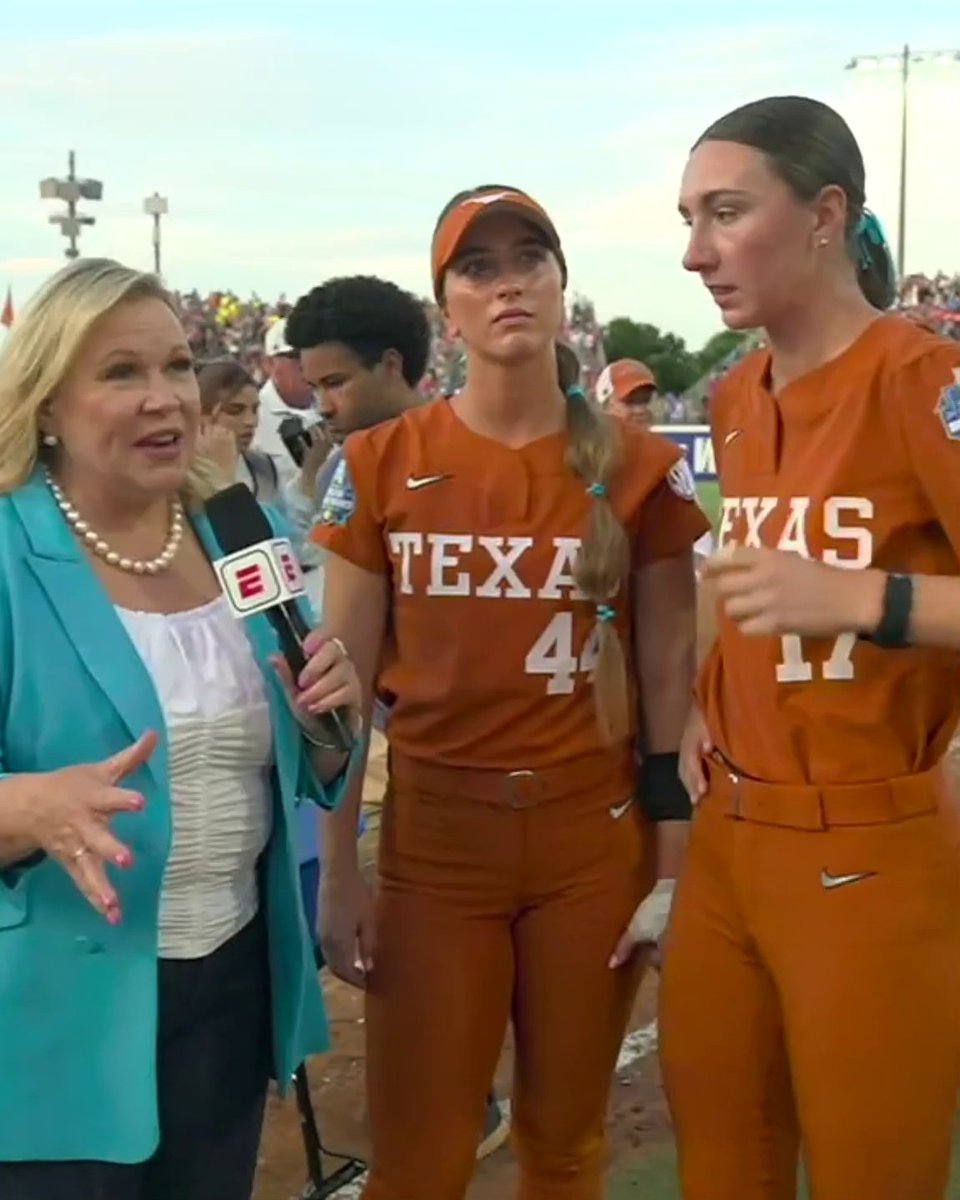 Teagan Kavan made sure Holly Rowe got a moment with Kaiah Altmeyer after her first HR of the season 👏