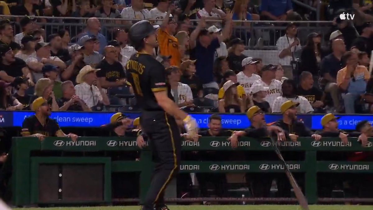 The bat drop from Bryan Reynolds after his walk-off homer 🔥