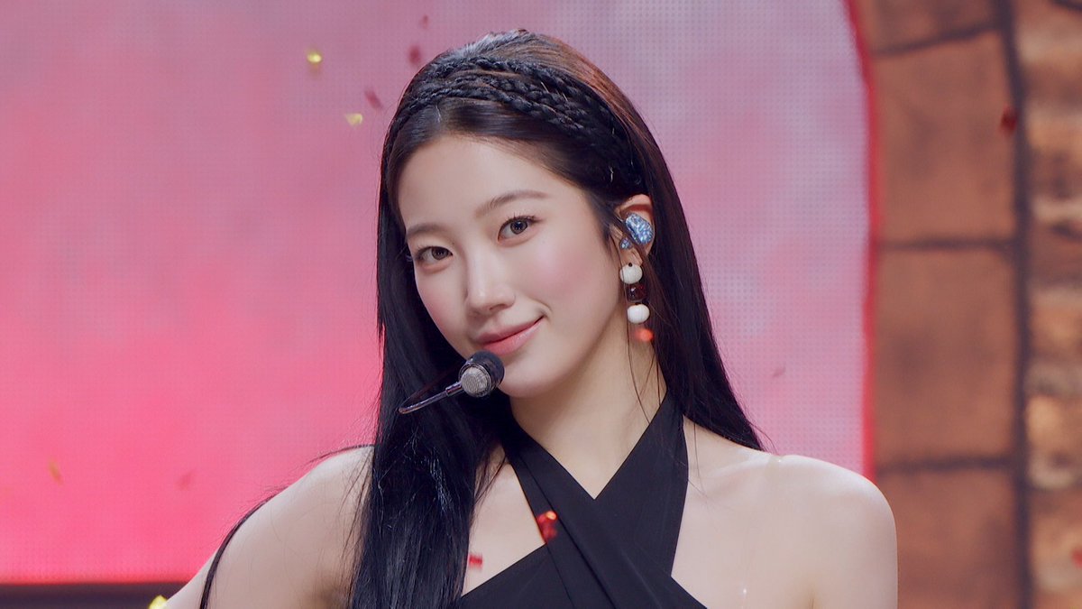 the switch to the chaewon cutout 😭