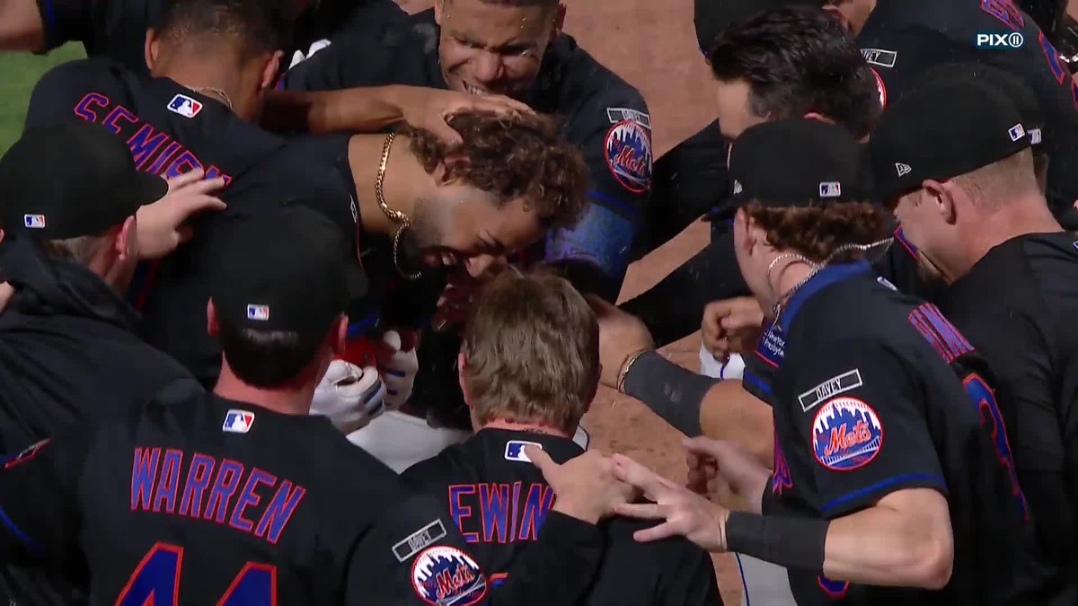 MJ Melendez talks with Steve Gelbs after his walk-off home run in the Mets' win over the Marlins!