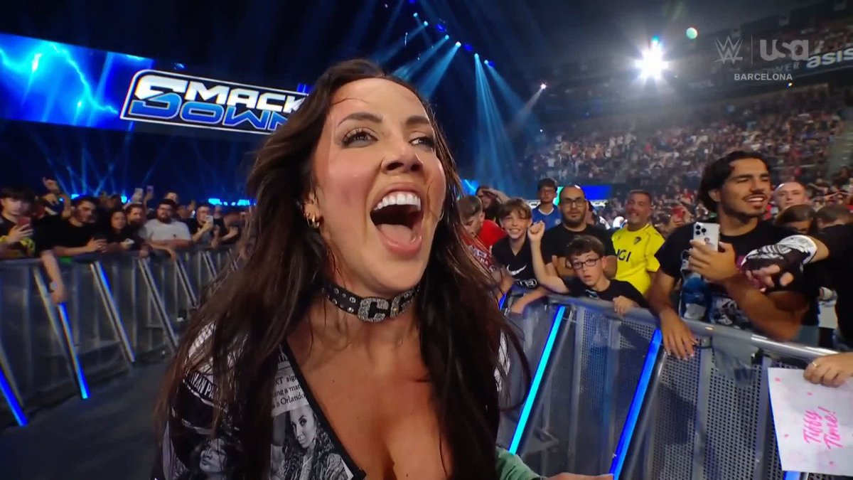 It's TIFFY TIME?!? 😱 With an assist from Tiffany Stratton, CHELSEA GREEN gets the win over Nia Jax!!