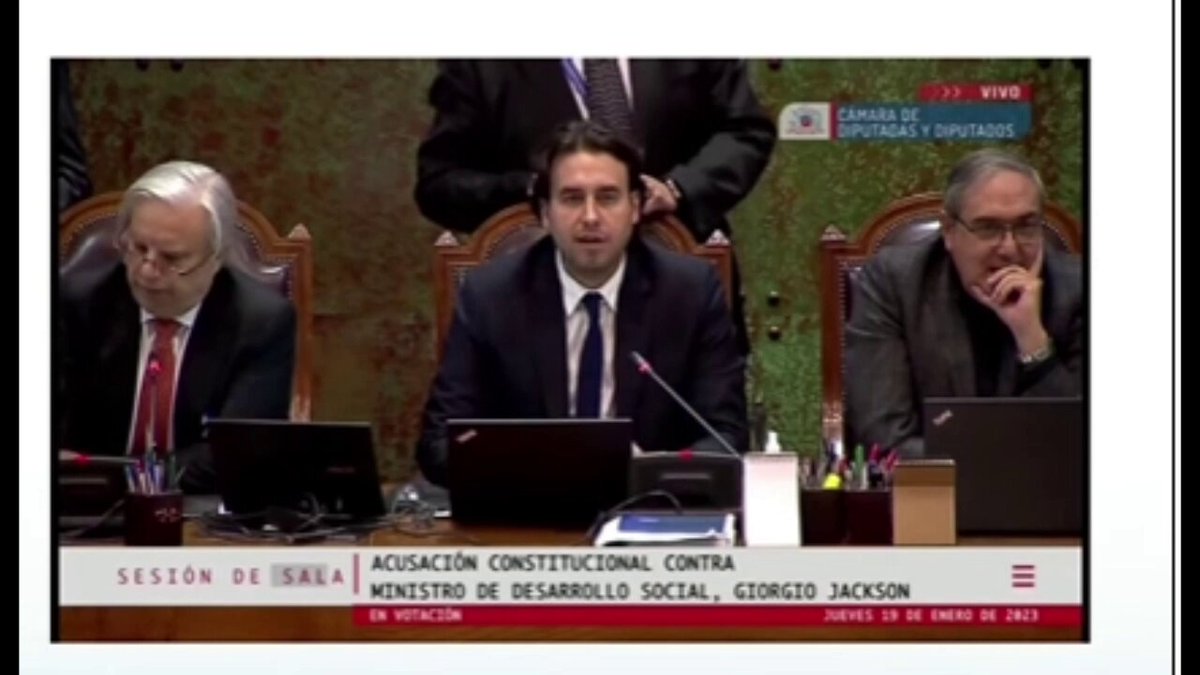 En 2023, Erika Olivera votó en contra 🤦‍♂️ Joaquín Lavín JR , Ximena Ossandón y Eduardo Durán se abstuvieron, salvando así a Giorgio Jackson de la acusación constitucional. Nunca lo debemos olvidar que Joaquín Jr hoy preso le salvó el culo a Giorgio Jackson sinvergüenza CDR