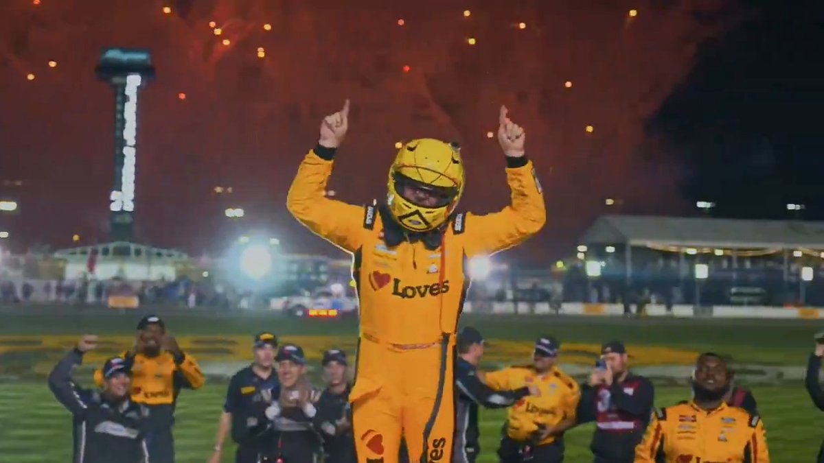 "That's how you win a NAS-Truck race right there, boys and girls!"- Layne Riggs Amanda Busick | #NASCARonFS1