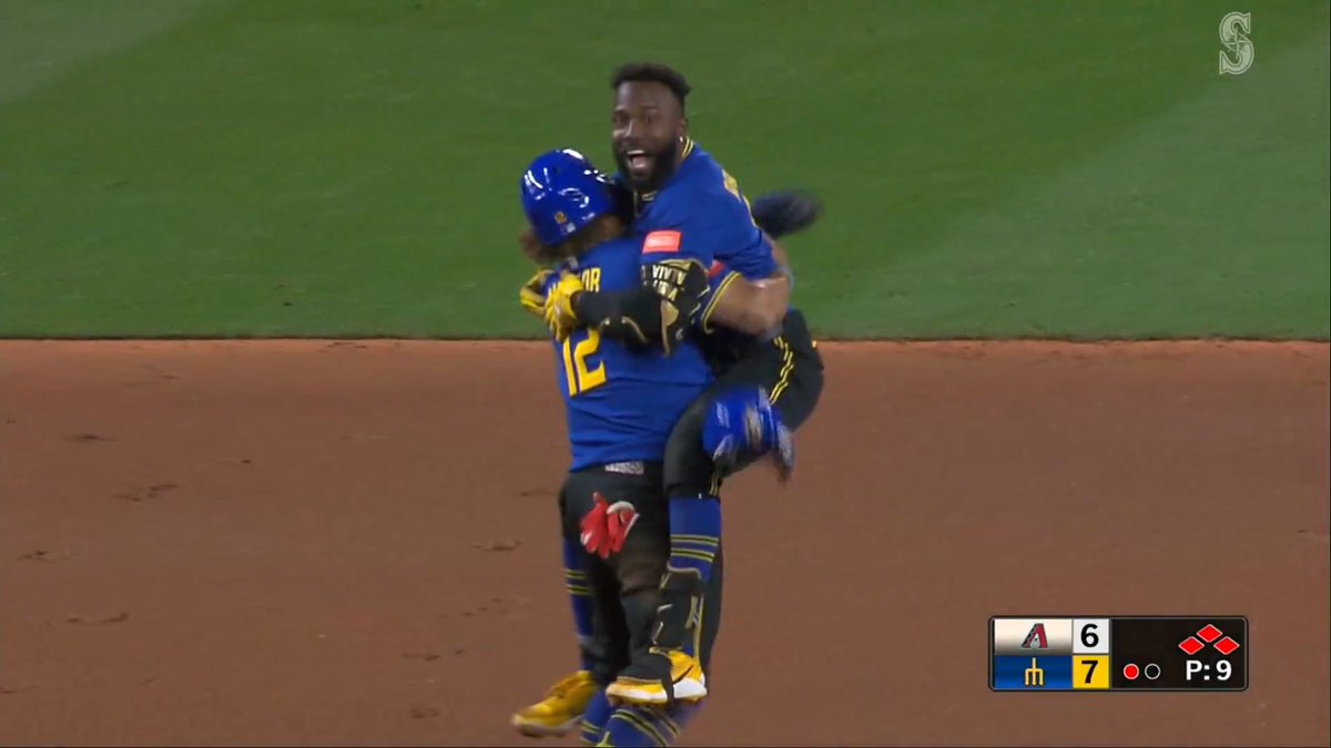 Randy Arozarena walks it off in the 10th!