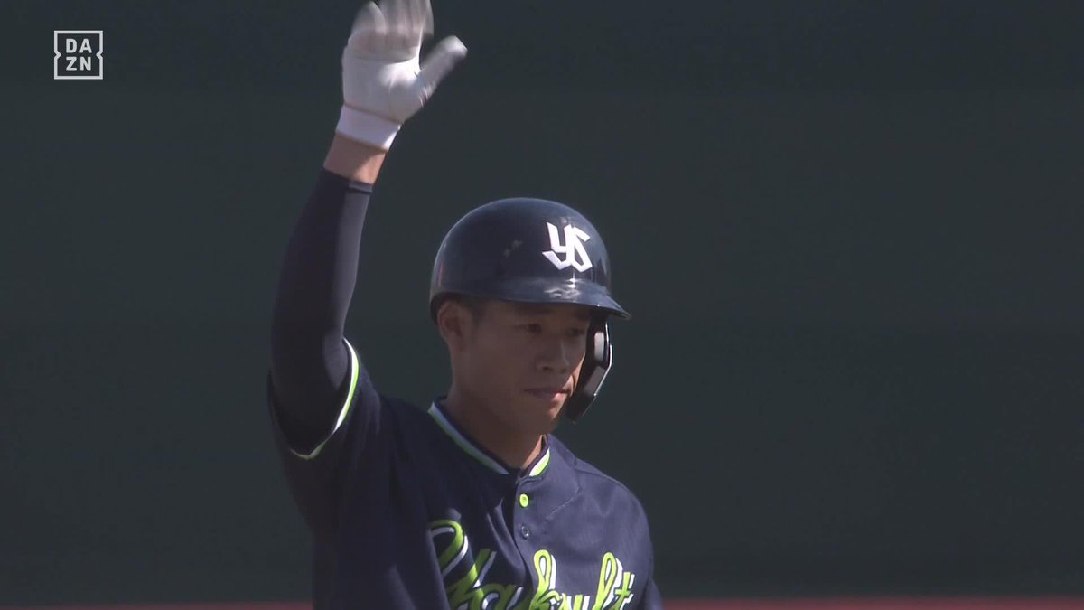 He is back. グラウンドを駆ける姿を待っていた 塩見泰隆 今シーズン2打席目で初安打 ⚾️楽天×ヤクルト #swallows #だったらDAZN