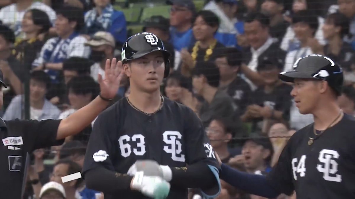 満塁のチャンスで #長谷川信哉 選手が適時打を放つ! 2塁走者の #滝澤夏央 選手も生還し、2点を追加します! #seibulions #打破 #圧倒的至近距離 #交流戦