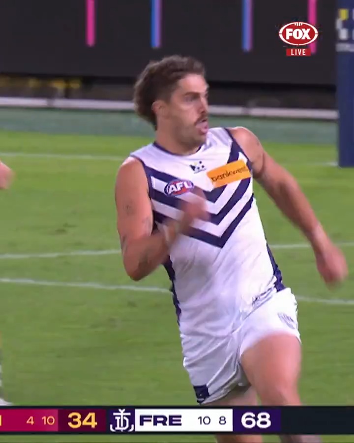 Ruckman shouldn't be able to move like this 😮💨 what a quarter this has been. #foreverfreo #AFLLionsFreo