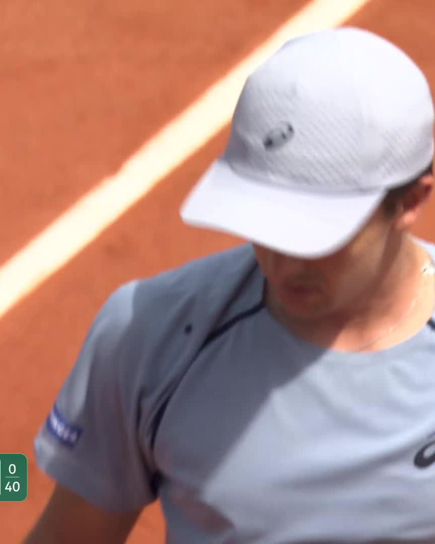 Cool as a 🥒 Zachary Svajda is two sets up against Francisco Cerundolo. #RolandGarros