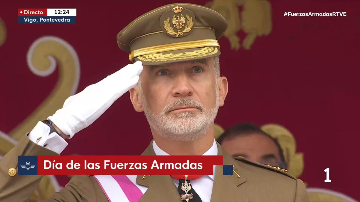 🇪🇸 El tradicional izado de la bandera ha fallado y ha sorprendido al rey. Sigue este #DIFAS26 en La 1, #Canal24Horas, Radio 5 y RTVE Play: #FuerzasArmadasRTVE