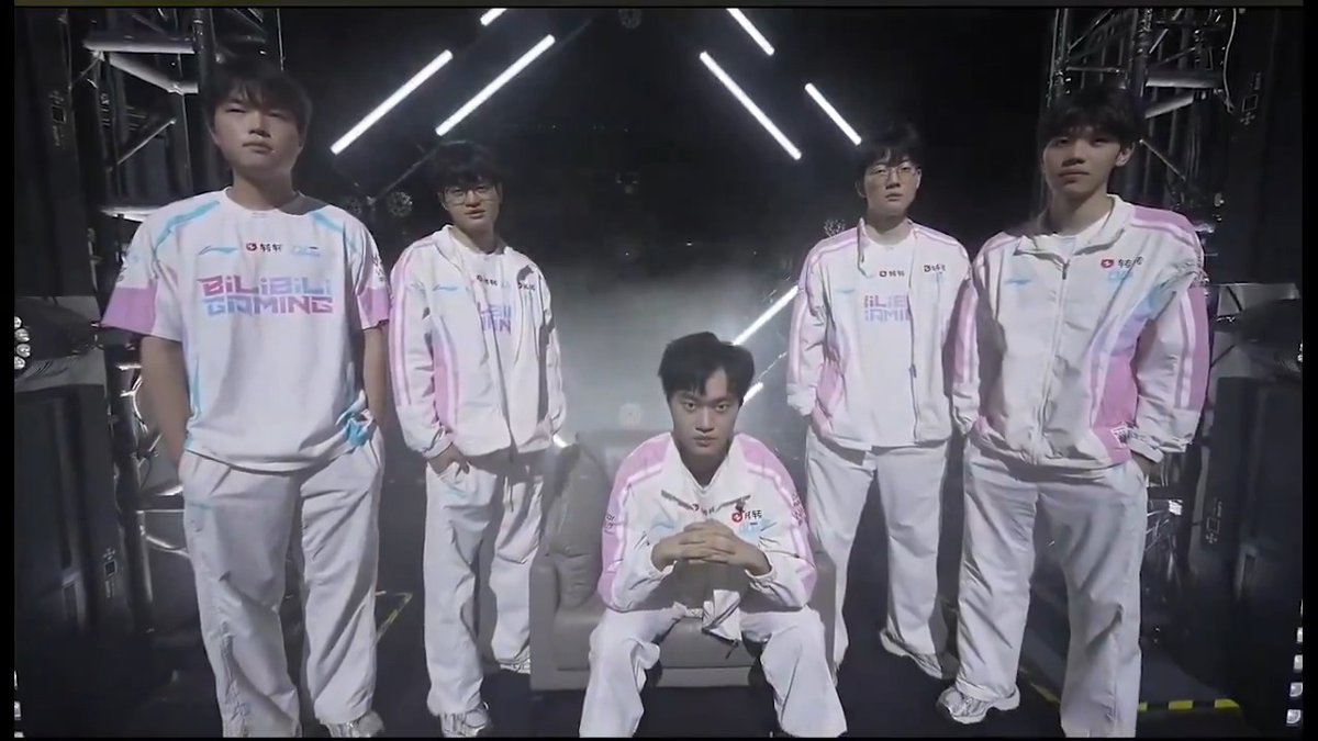 Bilibili Gaming's 🇨🇳 entrance for their LPL Split 2 Playoffs match against Team WE: