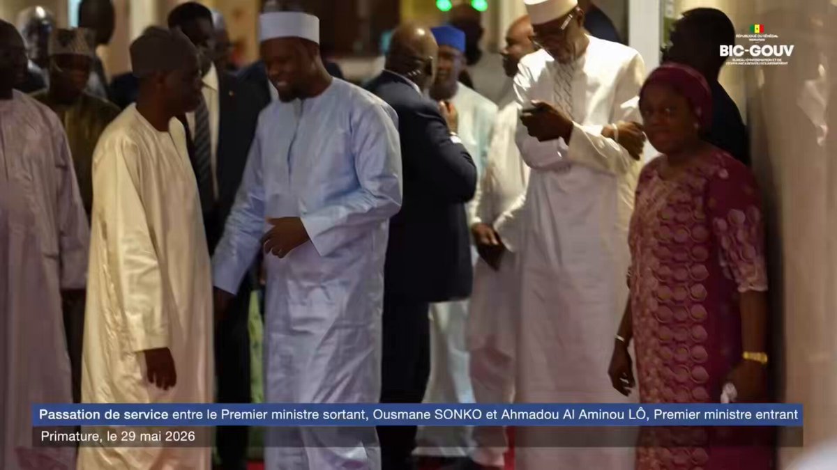 ‼️ Honneur et respect au Président Ousmane SONKO . En deux ans à tête de la Primature vous avez pu : 🔹Redresser ce pays en insoufflant la dynamique du "Jub Jubbël Jubbanti" 🔶Rationaliser les dépenses de l'État pour atténuer les tensions budgétaires 🔹Renégocier les contrats dans les secteurs stratégiques au profit des populations 🔶Prôner la transparence dans la gestion des affaires publiques 🔹Mettre en place le Plan de Redressement Économique et Social (PRÈS) pour apporter une solution palliative 🔶Impulser la vision souverainiste, pour un Sénégal juste et prospère 🔹Refuser la restructuration pour l'intérêt du peuple 🔶Restaurer la dignité Sénégalaise et Africaine face à l'impérialisme. ☝🏿le meilleur premier ministre que le Sénégal a connu. 🇸🇳❤️🔥